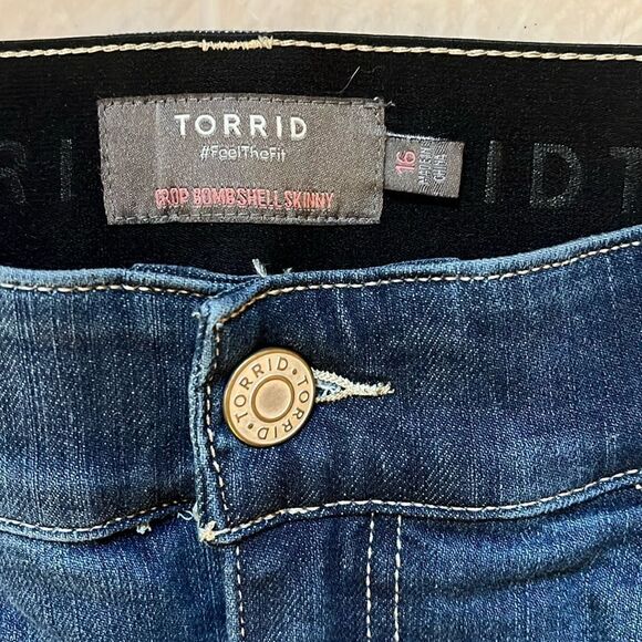 EXCELLENT CONDITION SIZE 16 TORRID CROP BOMBSHELL SKINNY STRETCH HI-RISE JEANS - Picture 3 of 9